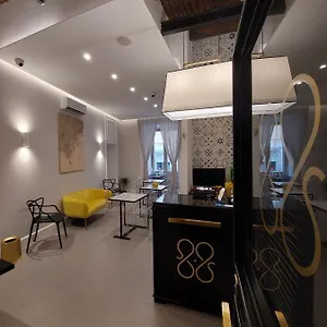 https://linfinito-88-charmant-rooms.hotels-amalfi.com